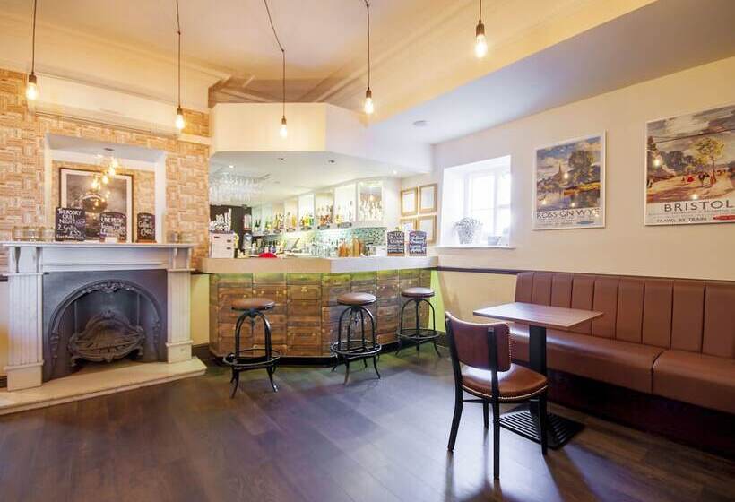 Отель The Highworth