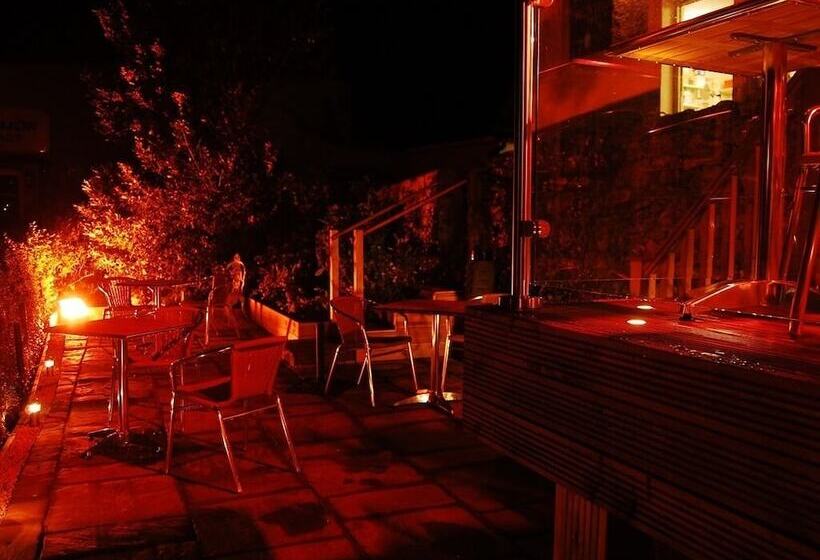 The Moelwyn Hotel & Restaurant