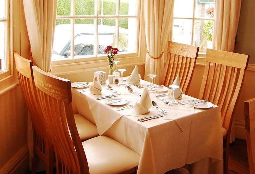 The Moelwyn Hotel & Restaurant