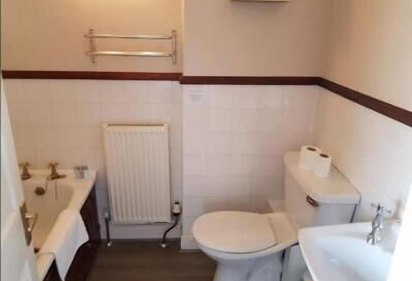 The Moelwyn Hotel & Restaurant