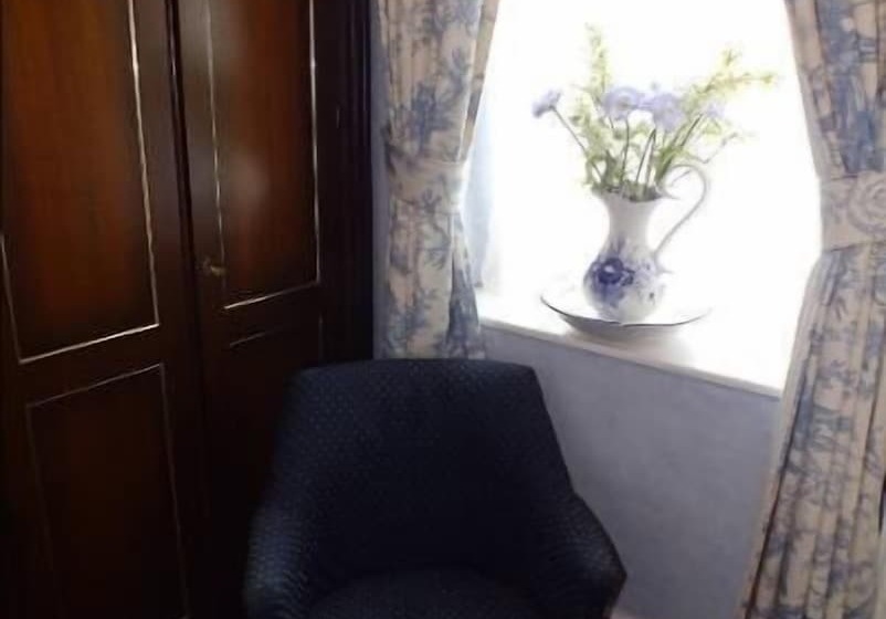 The Moelwyn Hotel & Restaurant