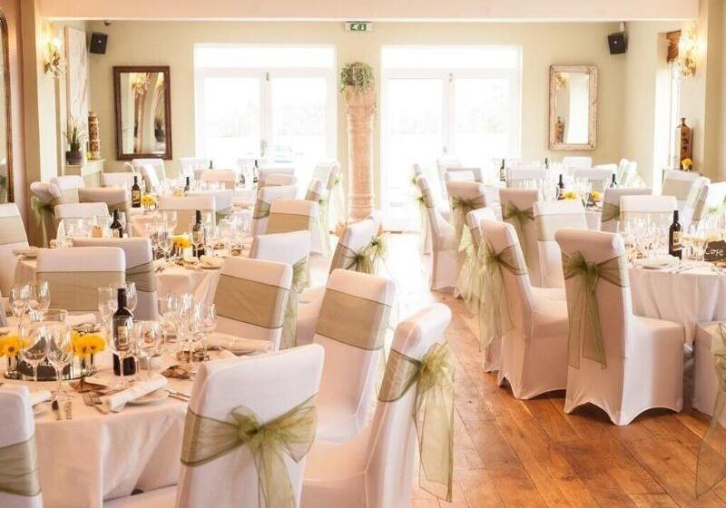 Отель The Old Lodge