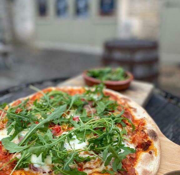 בית מלון כפרי The Red Lion