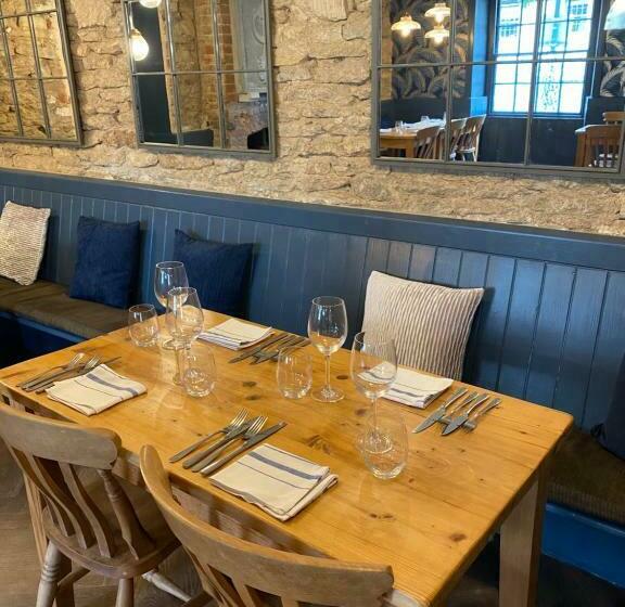 בית מלון כפרי The Red Lion