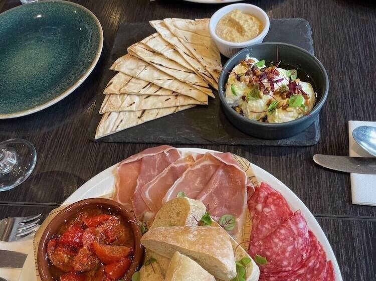 호텔 The Royal Oak