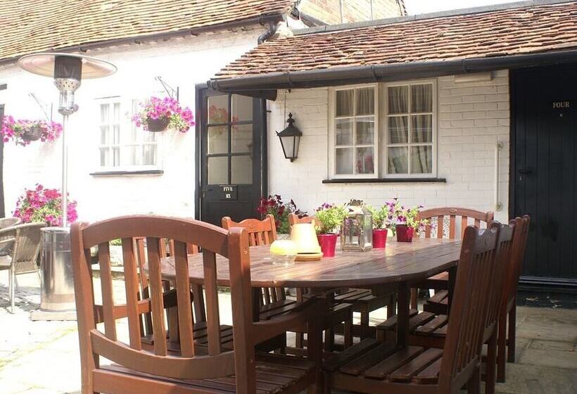 酒店 The Saracens Head Inn