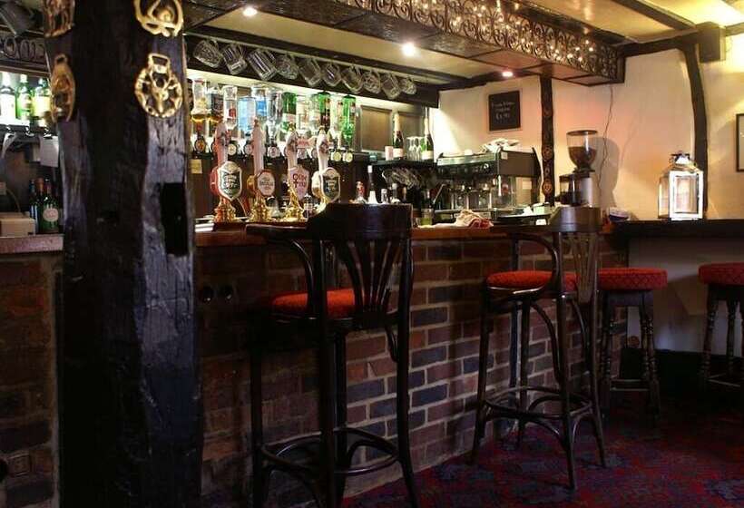 酒店 The Saracens Head Inn