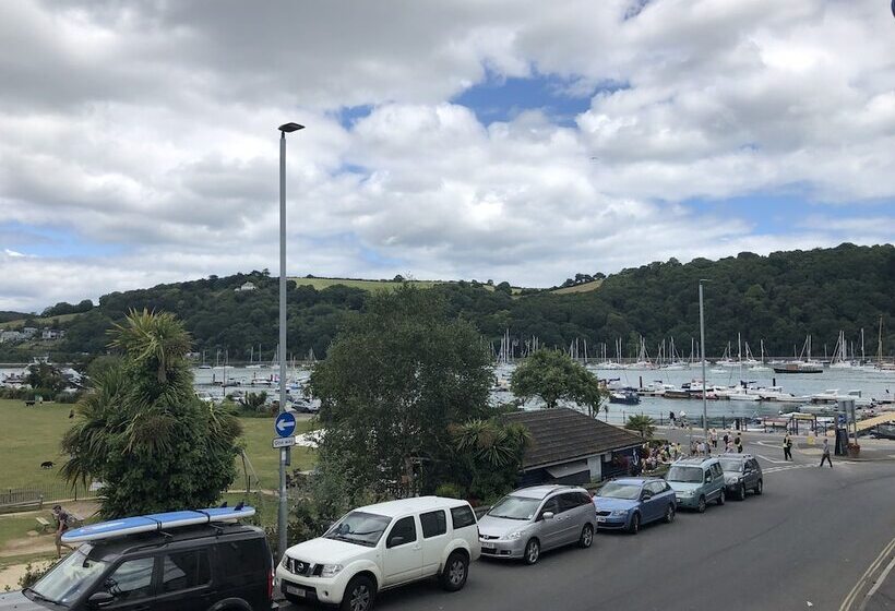 هتل The Ship In Dock Inn