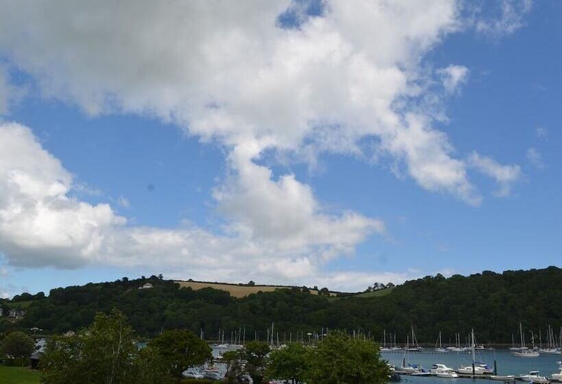 هتل The Ship In Dock Inn