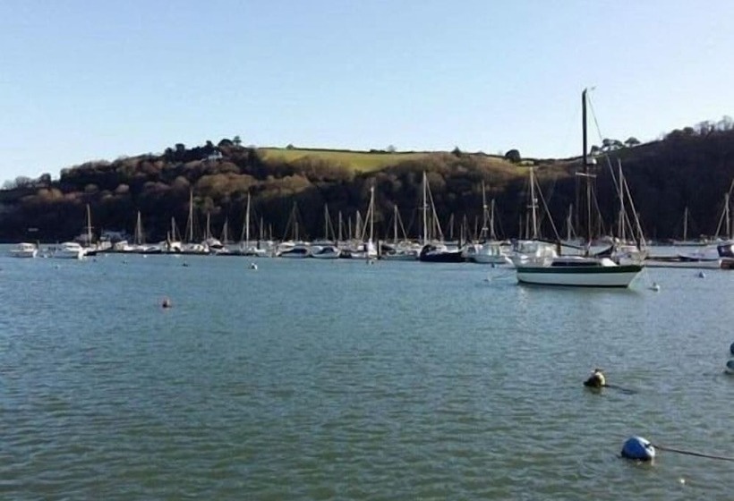 هتل The Ship In Dock Inn