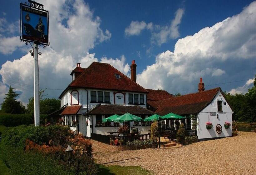 فندق The Trooper Inn