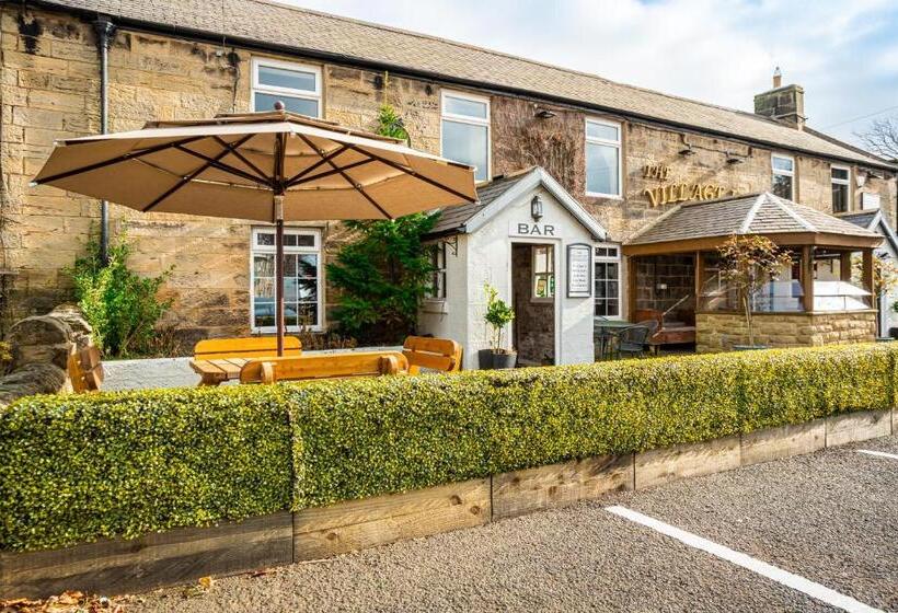 هتل The Village Inn