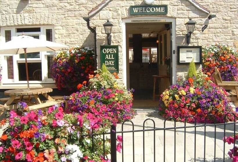 酒店 The Walnut Tree Inn