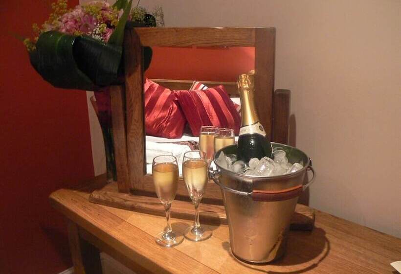 酒店 The Walnut Tree Inn