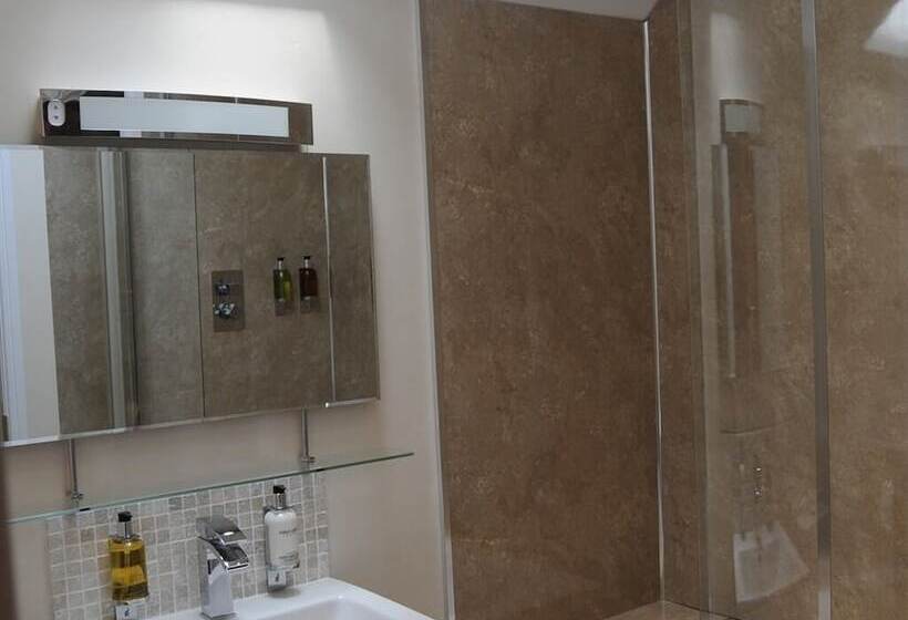 酒店 The Walnut Tree Inn