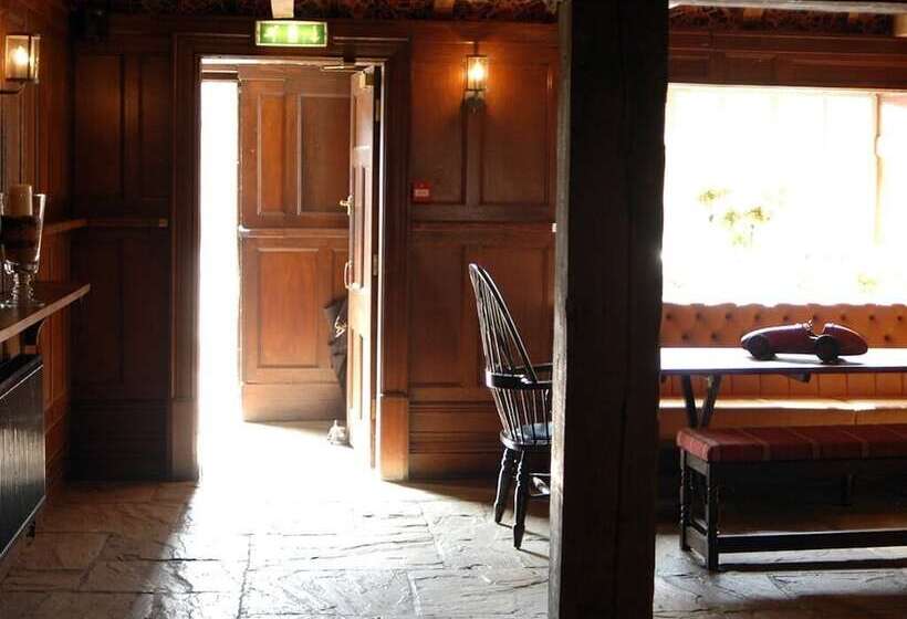 Отель The White Horse Inn