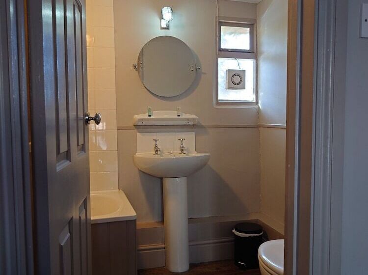 Отель The White Horse Inn