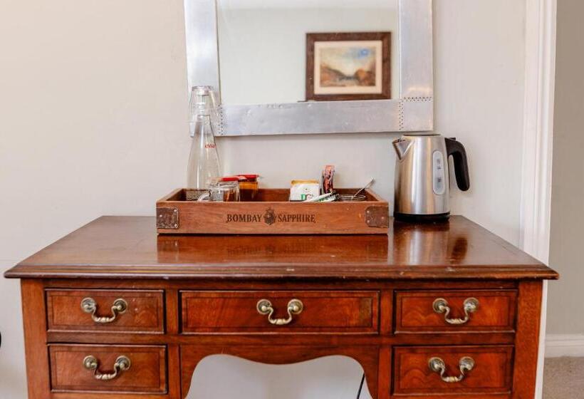 Отель The White Horse Inn