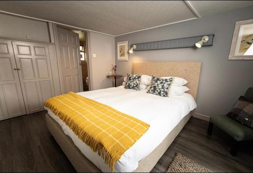 Отель The White Horse Inn