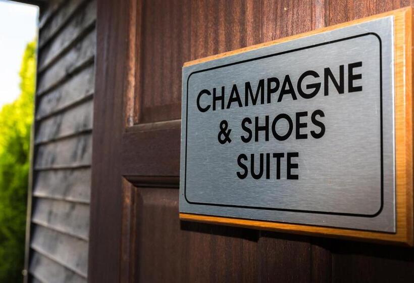 호텔 Who D A Thought It