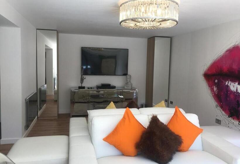 호텔 Who D A Thought It