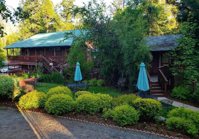 호텔 Yosemite Riverside Inn