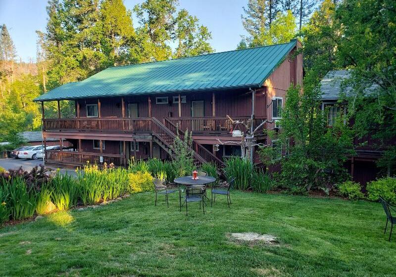 호텔 Yosemite Riverside Inn