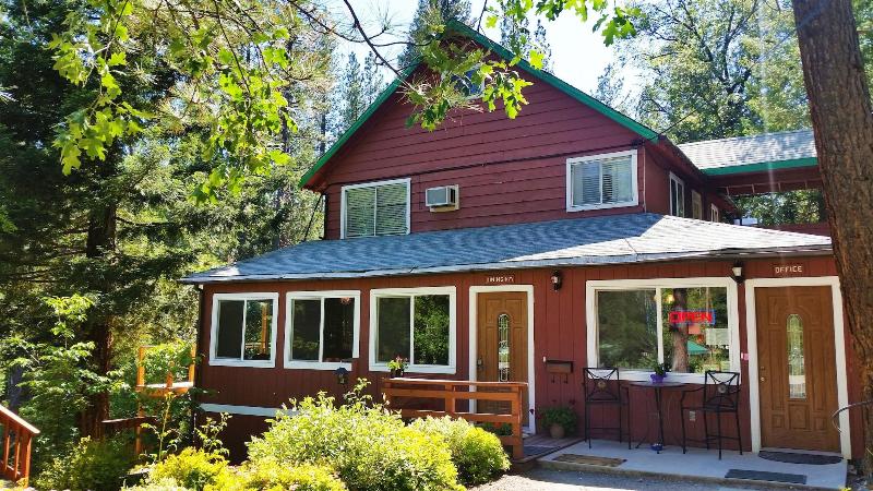 호텔 Yosemite Riverside Inn