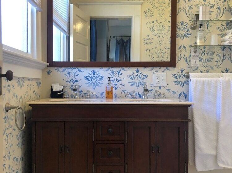 Hoyt House Luxury Bed & Breakfast