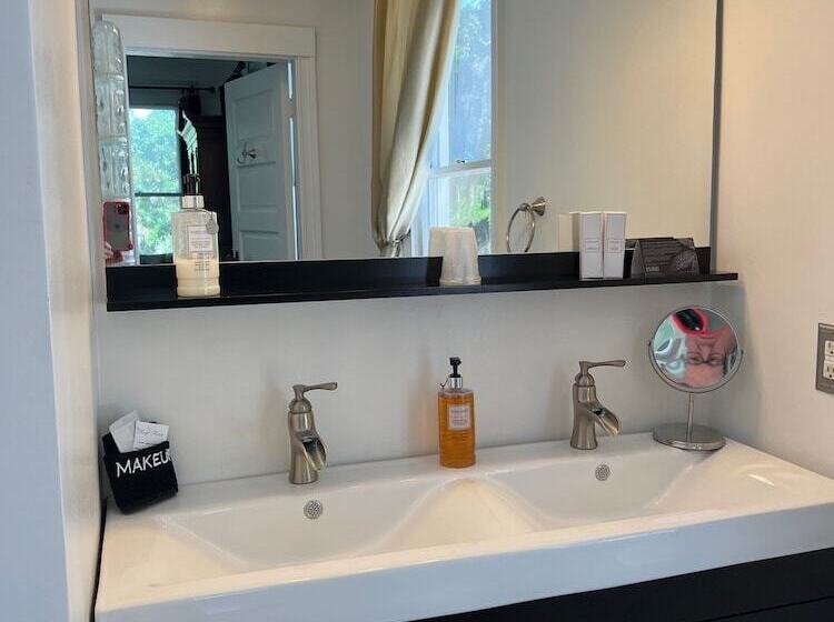 Hoyt House Luxury Bed & Breakfast