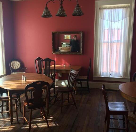 Main Street Bed & Breakfast Established In 1810