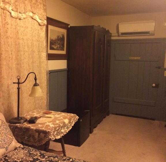 Main Street Bed & Breakfast Established In 1810