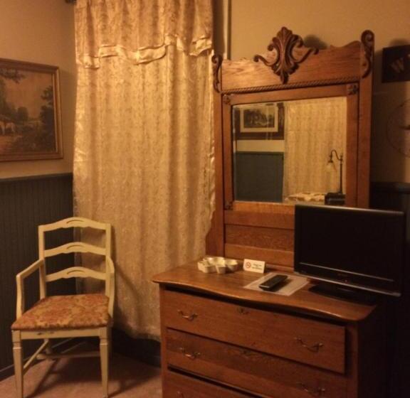 Main Street Bed & Breakfast Established In 1810