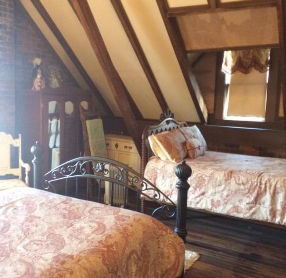 Main Street Bed & Breakfast Established In 1810