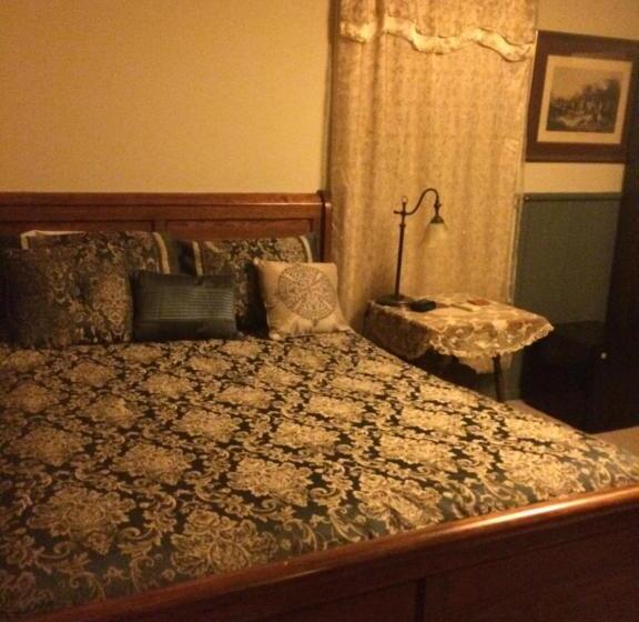 Main Street Bed & Breakfast Established In 1810