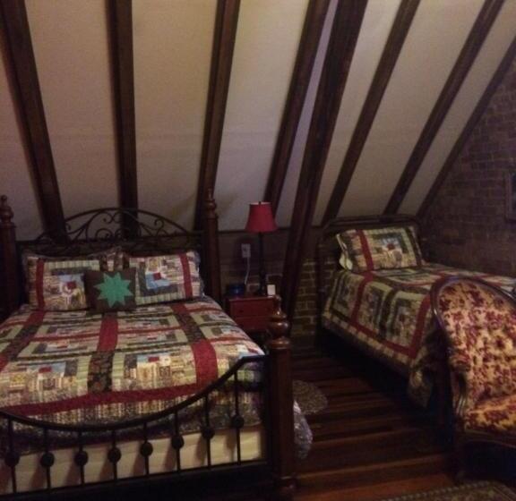 Main Street Bed & Breakfast Established In 1810