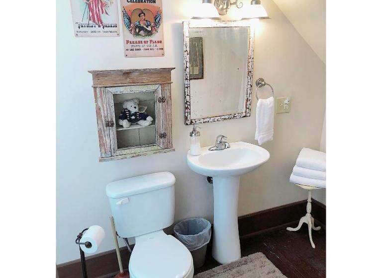 Main Street Bed & Breakfast Established In 1810