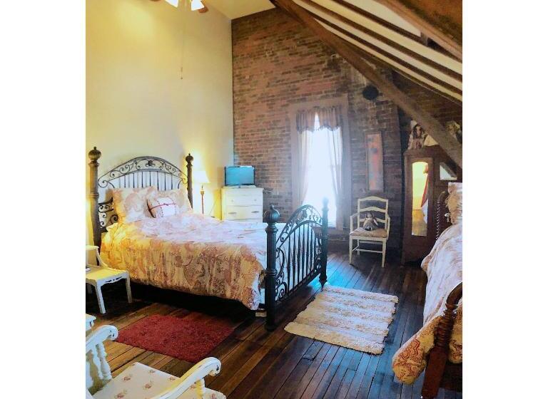 Main Street Bed & Breakfast Established In 1810