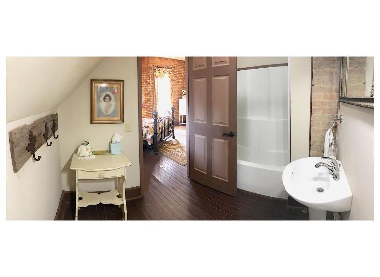 Main Street Bed & Breakfast Established In 1810