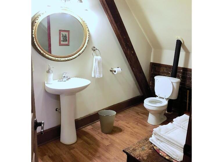 Main Street Bed & Breakfast Established In 1810