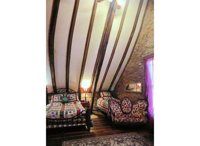 Main Street Bed & Breakfast Established In 1810