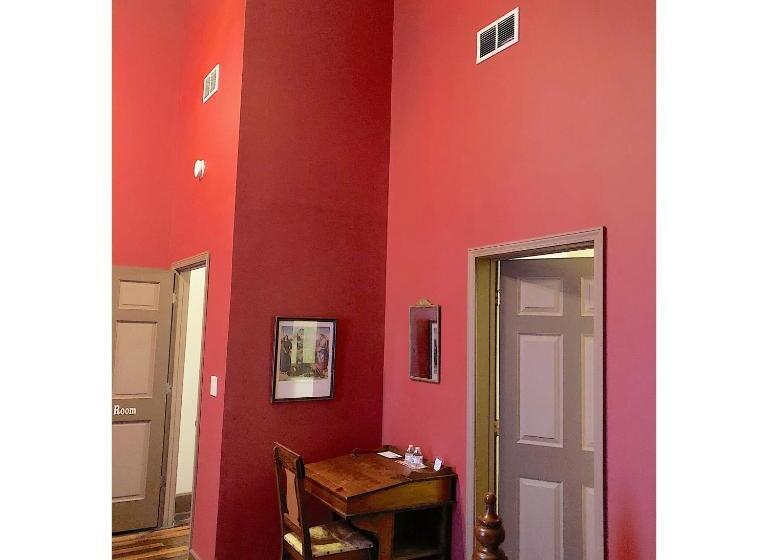 Main Street Bed & Breakfast Established In 1810