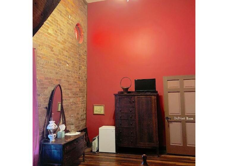 Main Street Bed & Breakfast Established In 1810