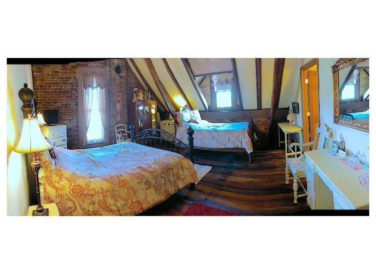 Main Street Bed & Breakfast Established In 1810