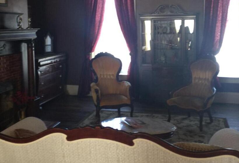 Main Street Bed & Breakfast Established In 1810