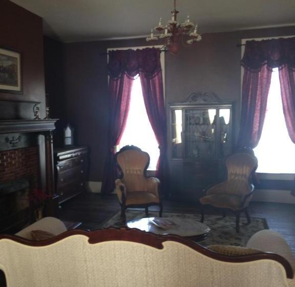 Main Street Bed & Breakfast Established In 1810