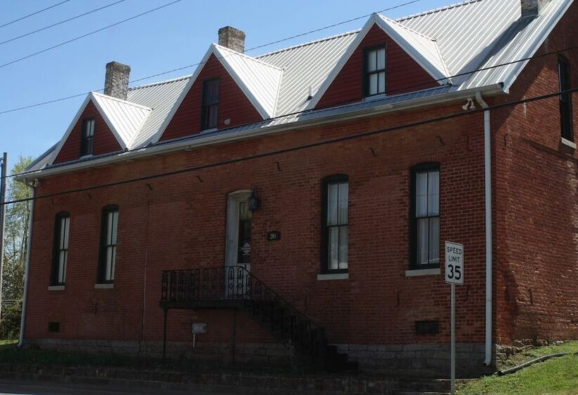 Main Street Bed & Breakfast Established In 1810