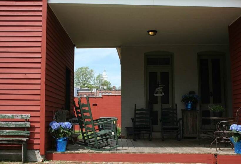 Main Street Bed & Breakfast Established In 1810