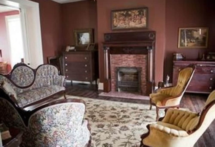 Main Street Bed & Breakfast Established In 1810