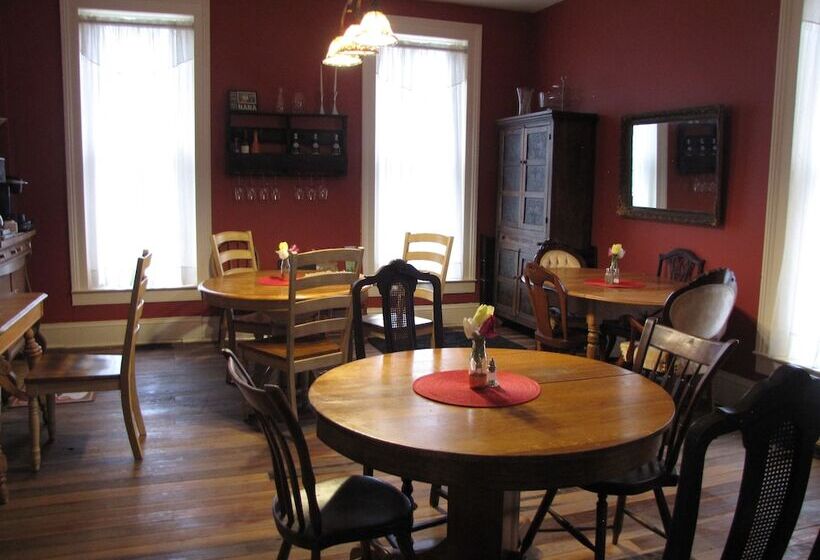 Main Street Bed & Breakfast Established In 1810